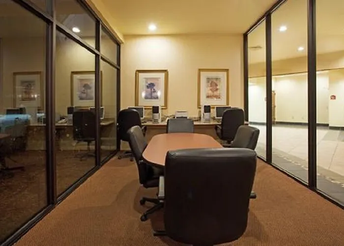 Ramada Conference Center 3*