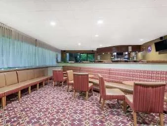 Ramada Conference Center Hotel 3*