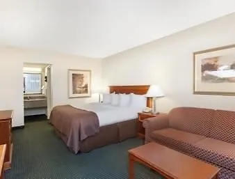 Ramada Conference Center Hotel 3*