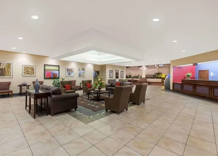 Ramada Conference Center Hotel 3*