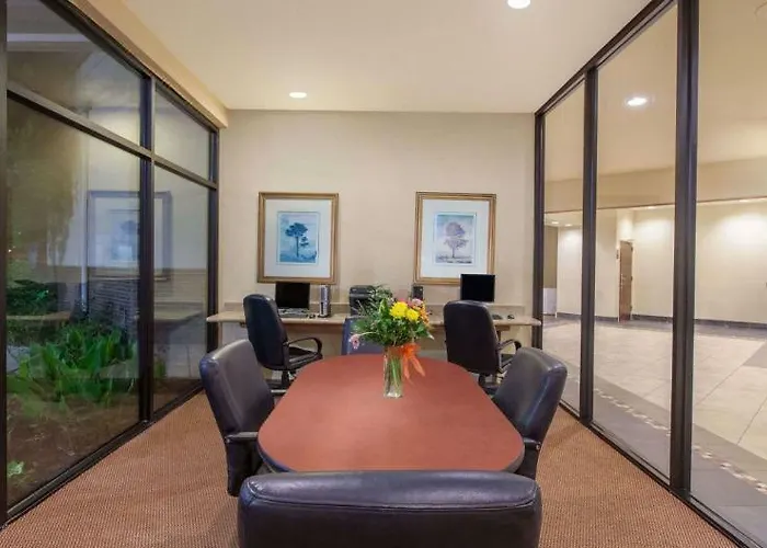 Hotel Ramada Conference Center