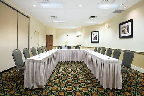 Hotel Ramada Conference Center 3*